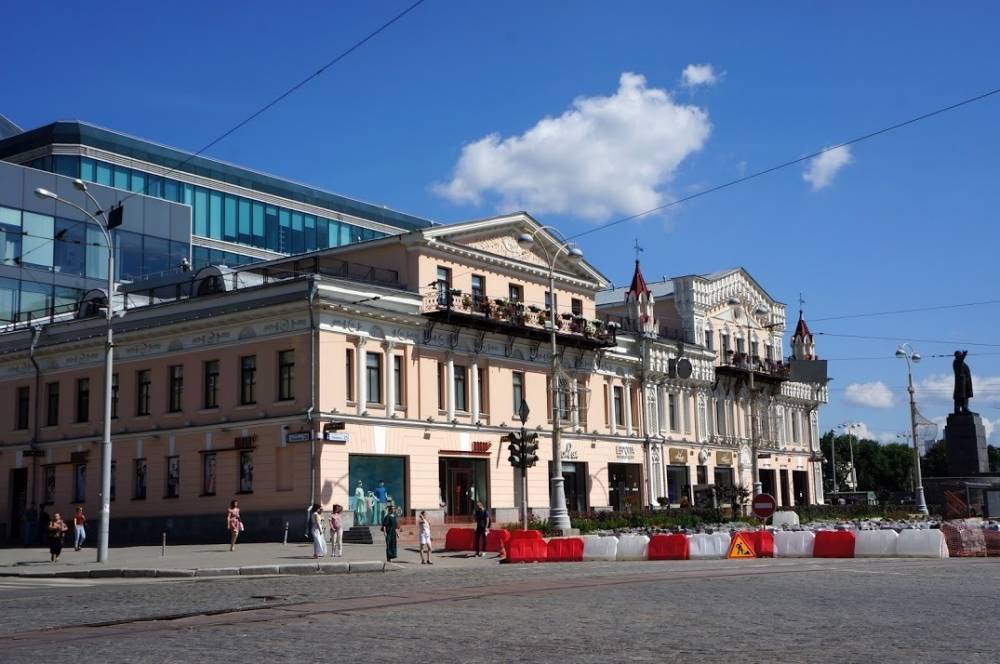 Почему торговым центрам в Екатеринбурге не помогают введенные государством меры поддержки