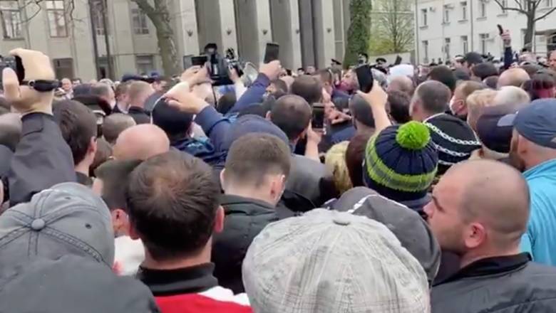 Во Владикавказе начали задерживать протестующих против режима самоизоляции