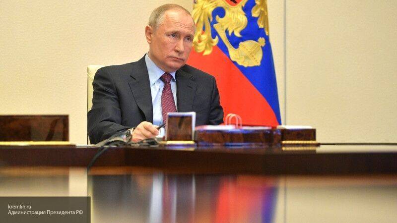 Путин: распространение коронавируса в России удалось притормозить