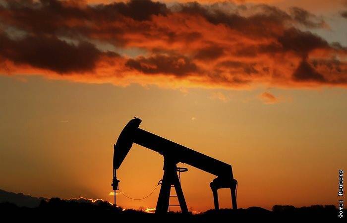 Нефть WTI упала до минимума за 21 год накануне истечения майского контракта