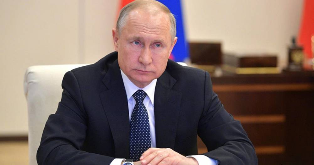 Путин поручил ускорить работу по регистрации вакцины от коронавируса
