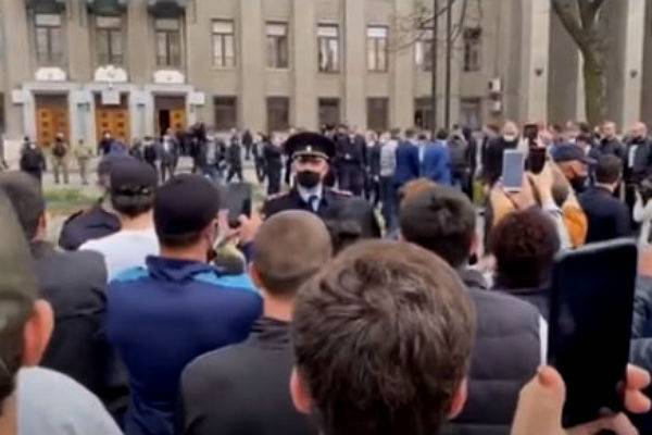 Жители Владикавказа вышли на митинг против самоизоляции