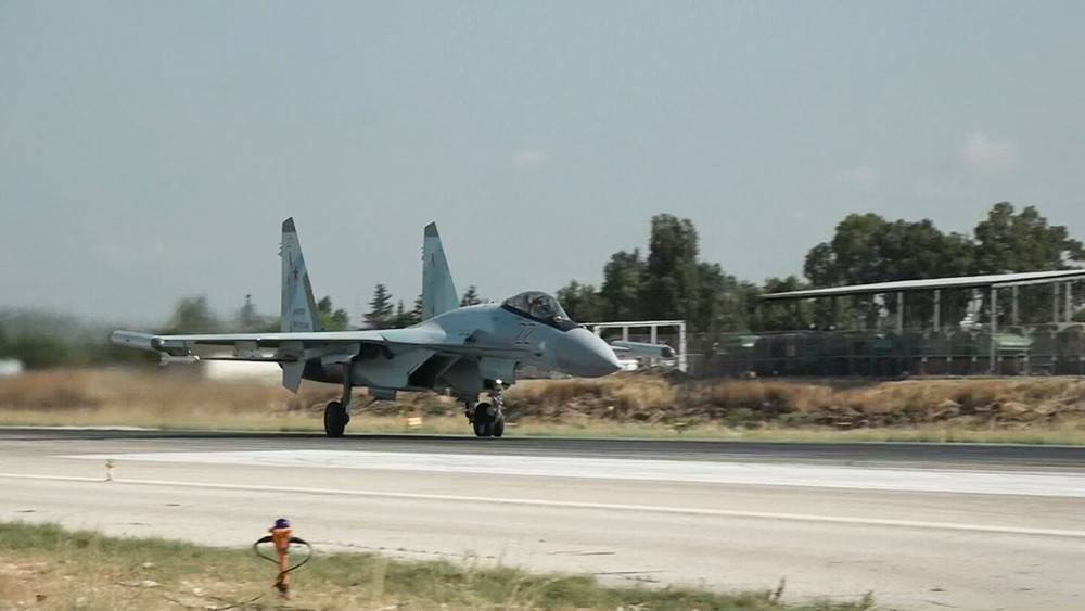 Опубликовано видео перехвата американского разведчика российским Су-35