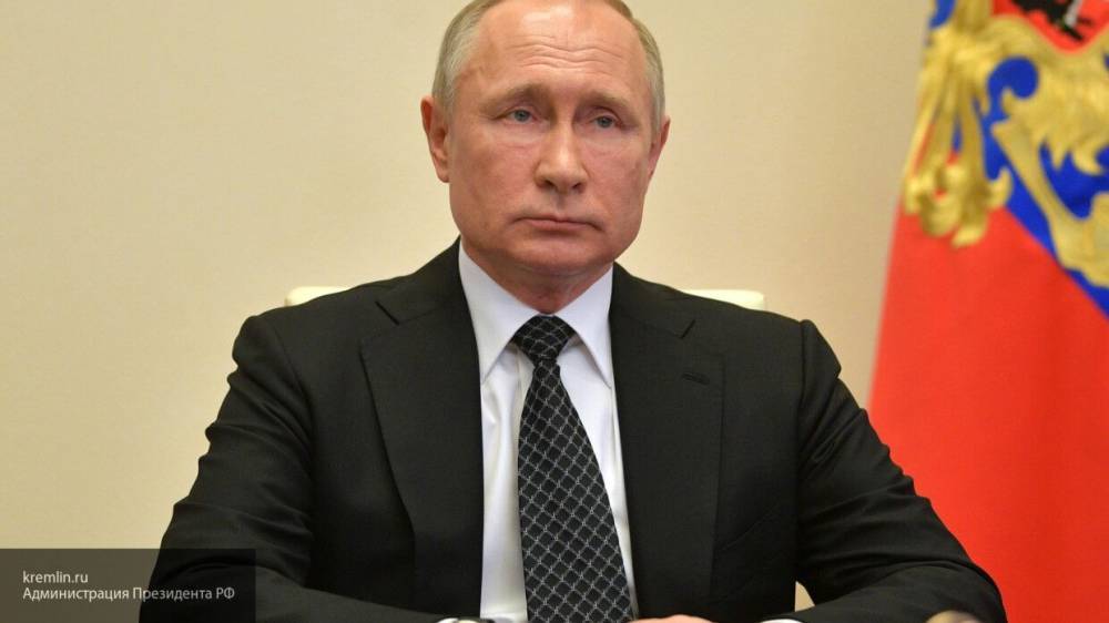 Путин поддержал идею обеспечить медиков вакциной от коронавируса