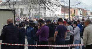 Силовики задержали участников стихийной акции во Владикавказе