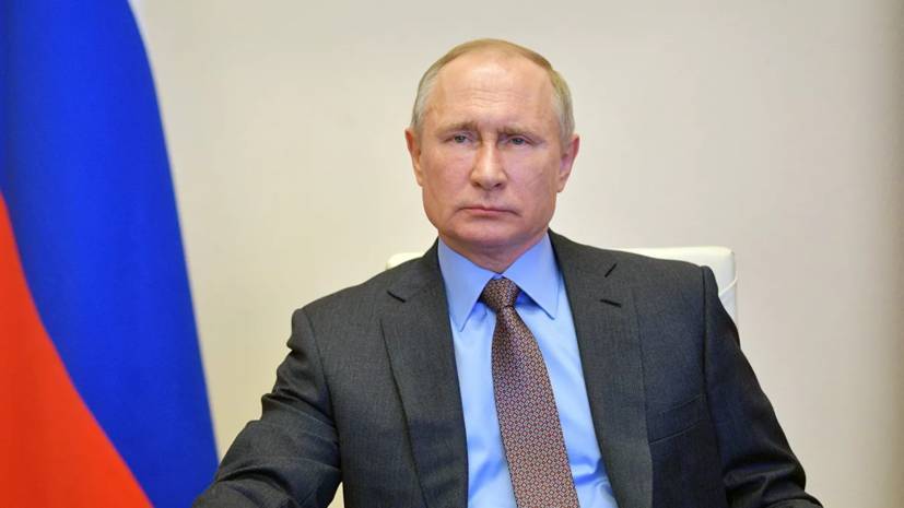 Путин поддержал идею о первоочередной вакцинации медперсонала