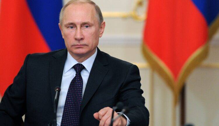 Путин отметил необходимость вакцинации медиков после создания препарата