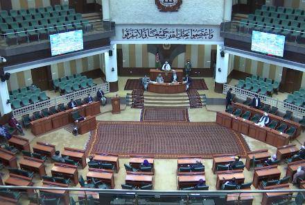 В парламенте Афганистана пытаются найти выход из двоевластия в стране