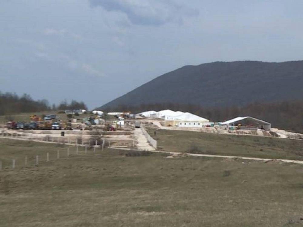 Власти Федерации БиГ заселили тысячу мигрантов в сербское село