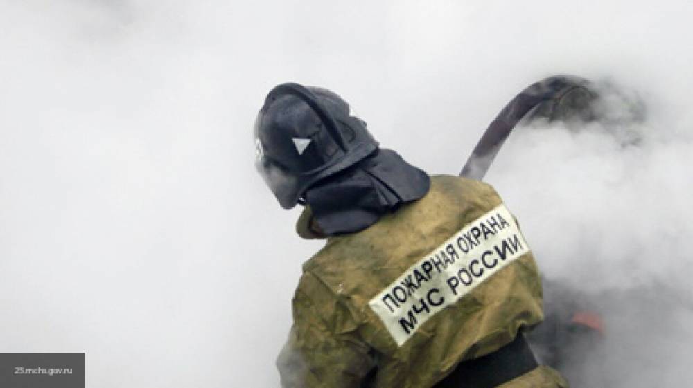 Хлопок газа спровоцировал пожар в жилом доме в Санкт-Петербурге