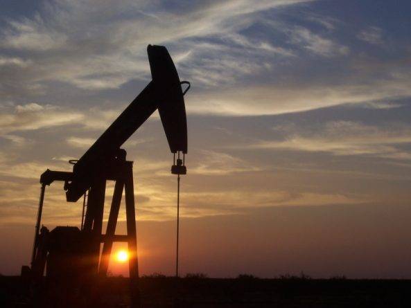 Нефть в США: впервые в истории цена за баррель рухнула ниже нуля