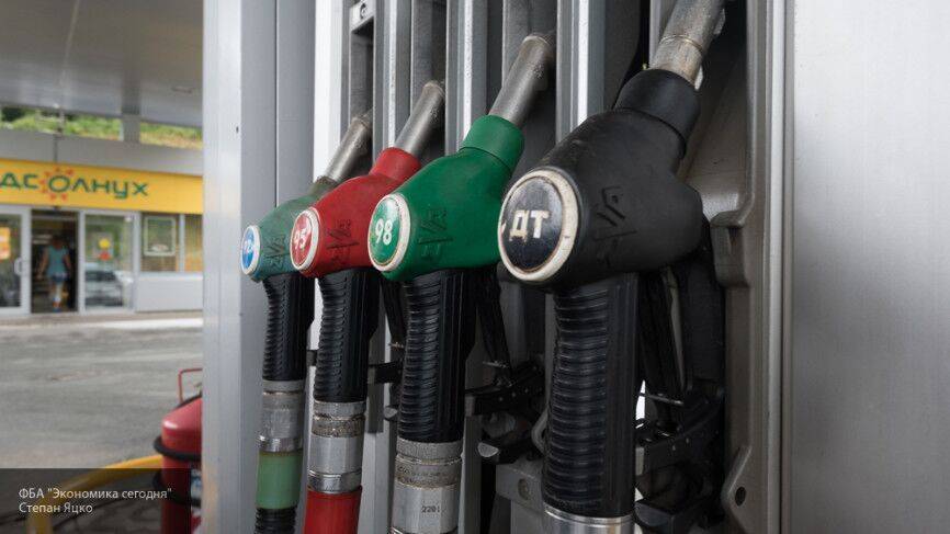Оптовые цены на бензин резко упали в России