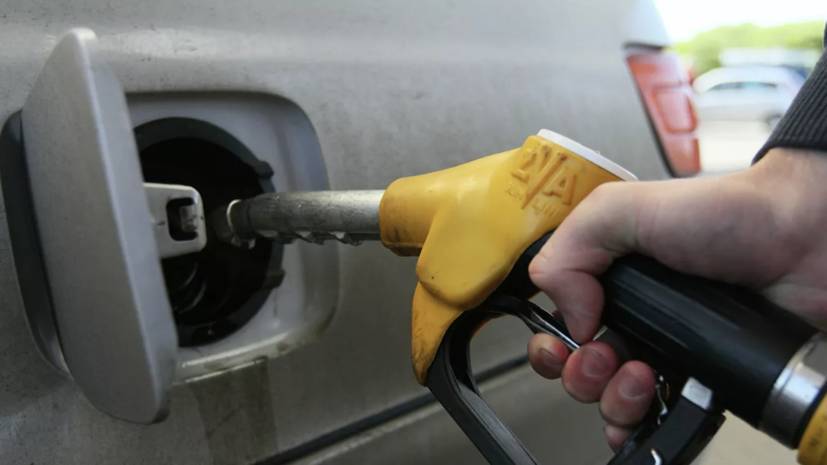 РБК: в России нефтяники начали продавать бензин в убыток