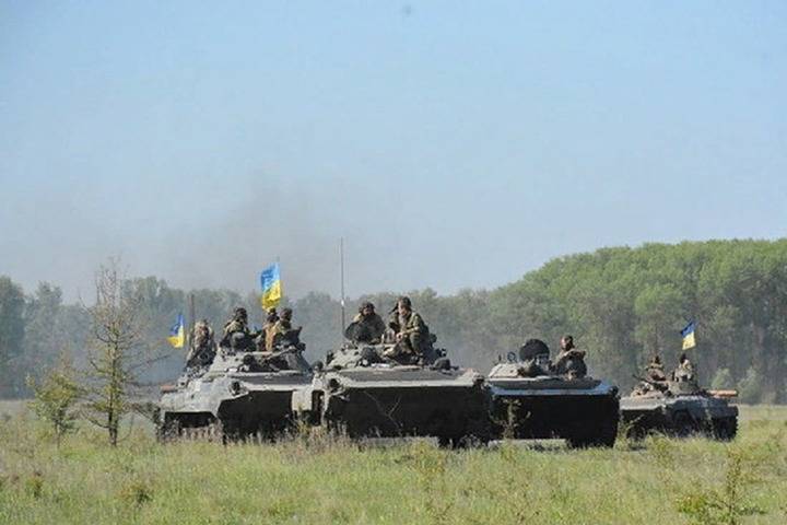 Украинские силовики сообщили о гибели военного после обстрелов в Донбассе