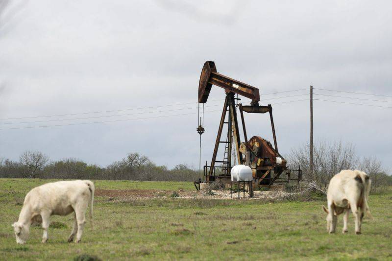 Катастрофическому падению цены на нефть дали объяснение