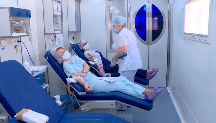 В Москве трое пациентов выздоровели после переливания плазмы