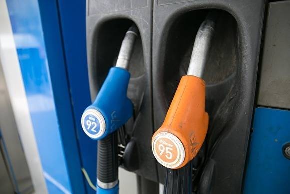 В России обрушились оптовые цены на бензин