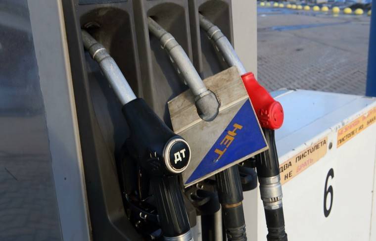 Оптовые цены на бензин рухнули в России