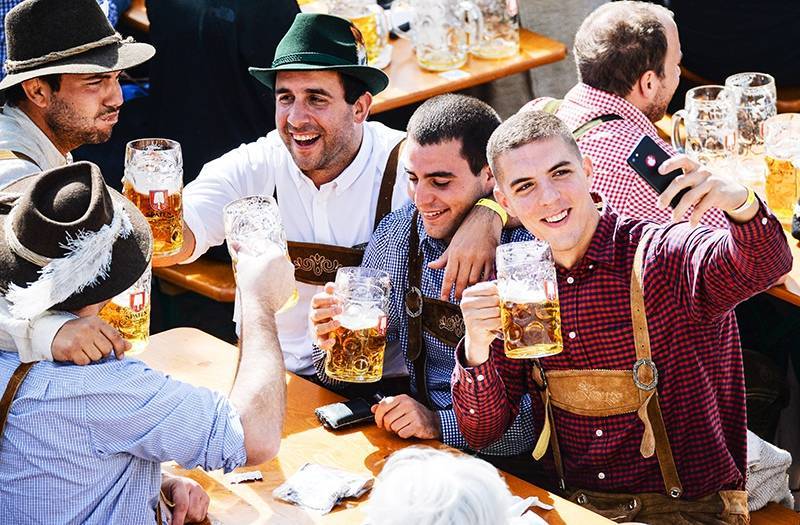"Риск слишком велик": власти Германии расстроили любителей пива
