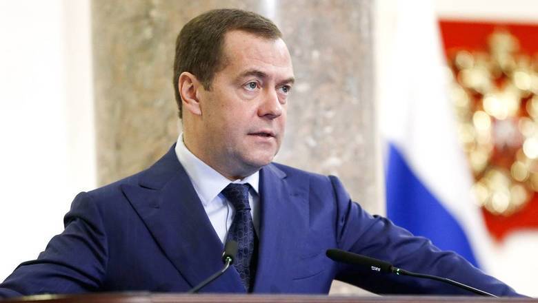 Дмитрий Медведев считает падение цен на нефть картельным сговором