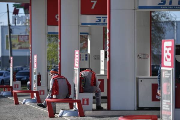 В России резко снизились оптовые цены на бензин