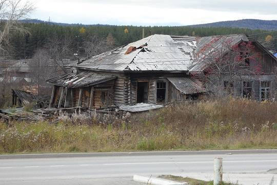 Россияне стали чаще интересоваться заброшенными домами в деревнях