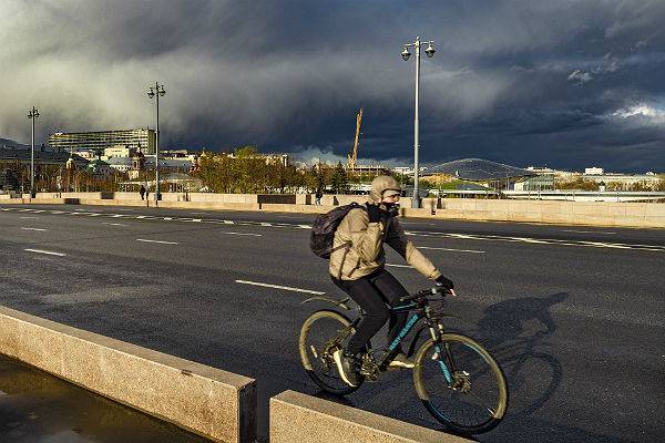 Московских велосипедистов обязали получать пропуска