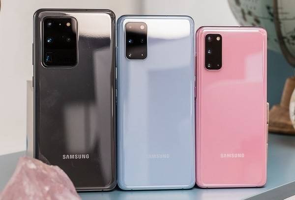Samsung резко подняла цены на смартфоны в России, но быстро передумала