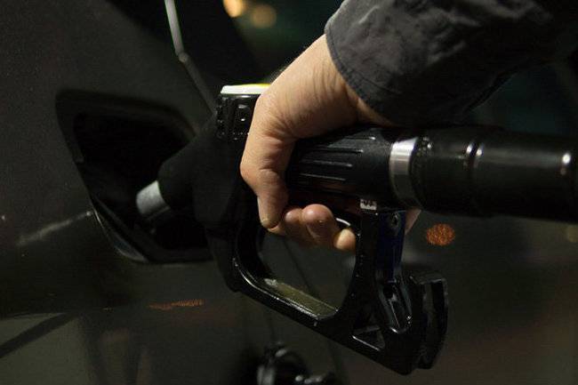 Андрей Гордеев - Эксперты рассказали, что будет с ценами на бензин после обвала нефти - infox.ru - Россия - Санкт-Петербург