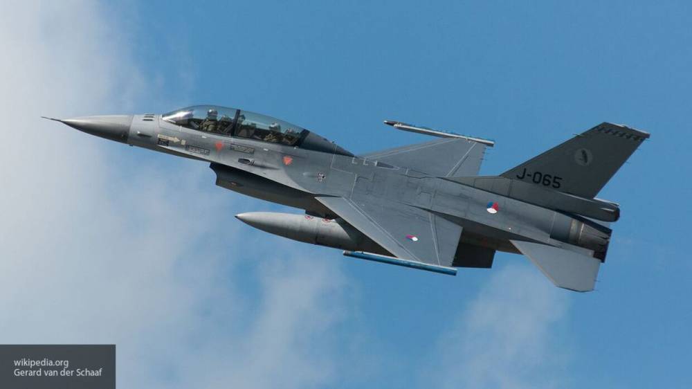 Бельгийские истребители F-16 следили за самолетами ВКС РФ