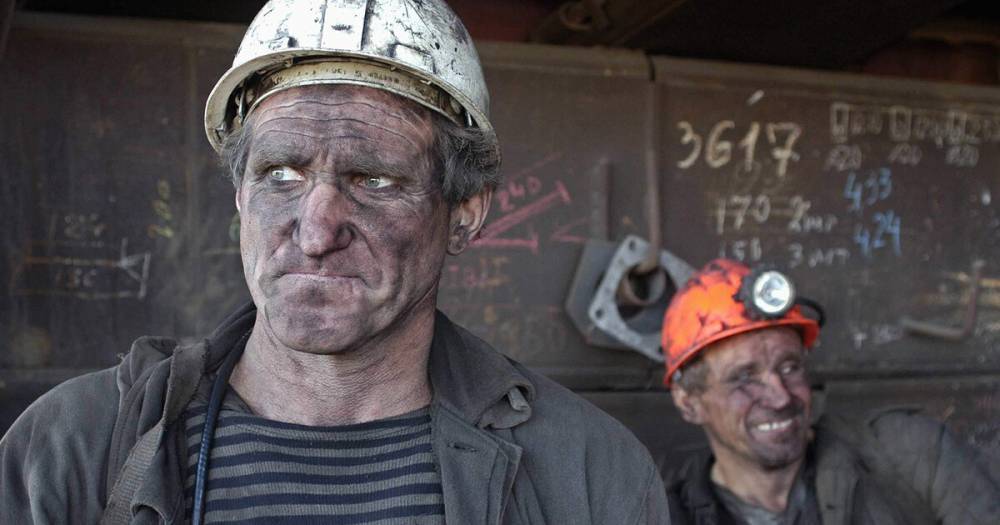 Россияне вкалывают по 12 часов, а производительность труда ниже, чем у американцев