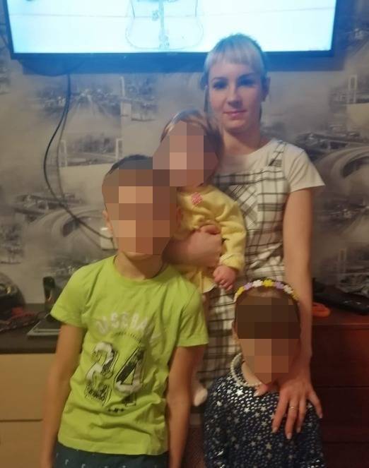 Ребенка женщины, убитой мужем у суда в Первоуральске, решили отдать матери супруга