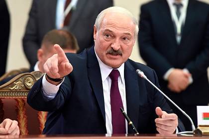 Лукашенко назвал несусветной глупостью ношение защитных масок в школах