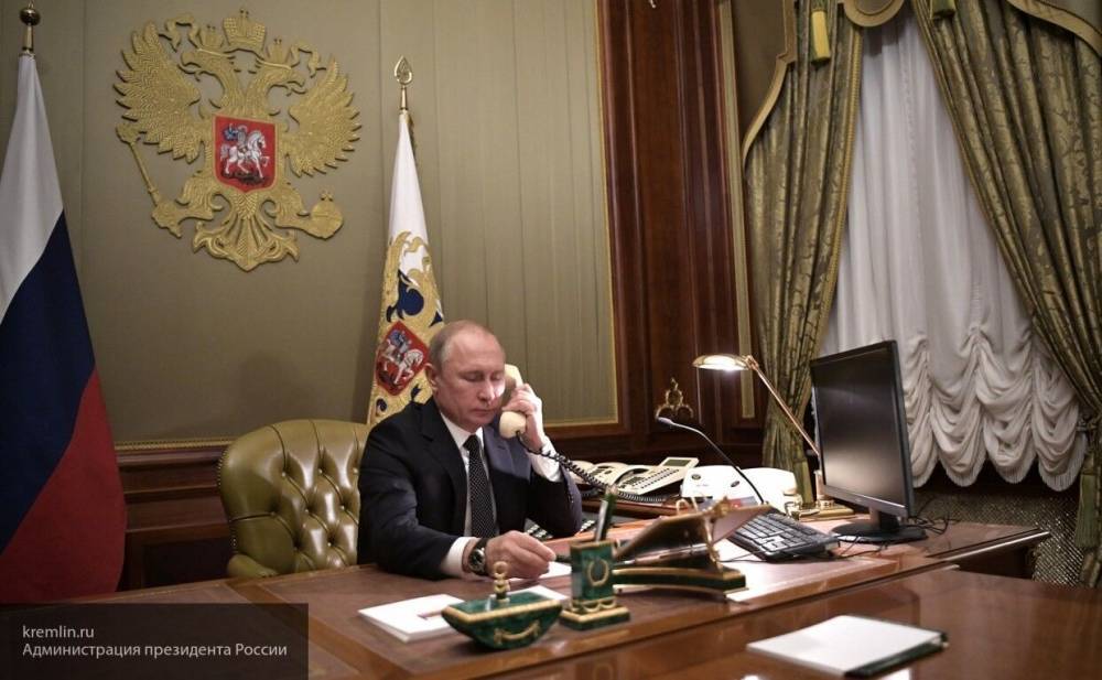 Президент России Владимир Путин созвонился с главой Ирана Хасаном Роухани