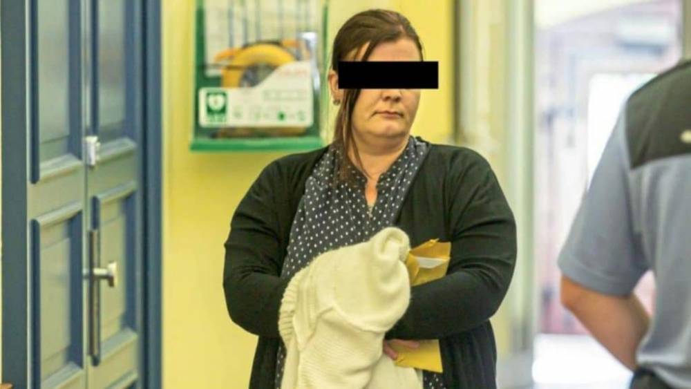 Женщина подделала документы о рождении детей, чтобы спасти возлюбленного от депортации