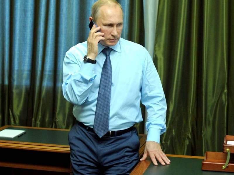 Путин позвонил двум министрам с помощью "одной кнопки"