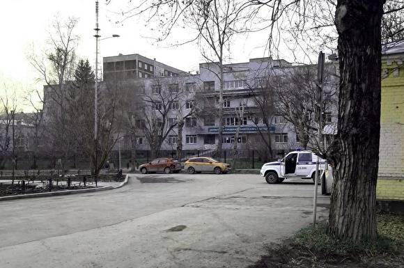 Медиков ЦГКБ №1 Екатеринбурга, где случилась вспышка COVID-19, изолировали в отеле