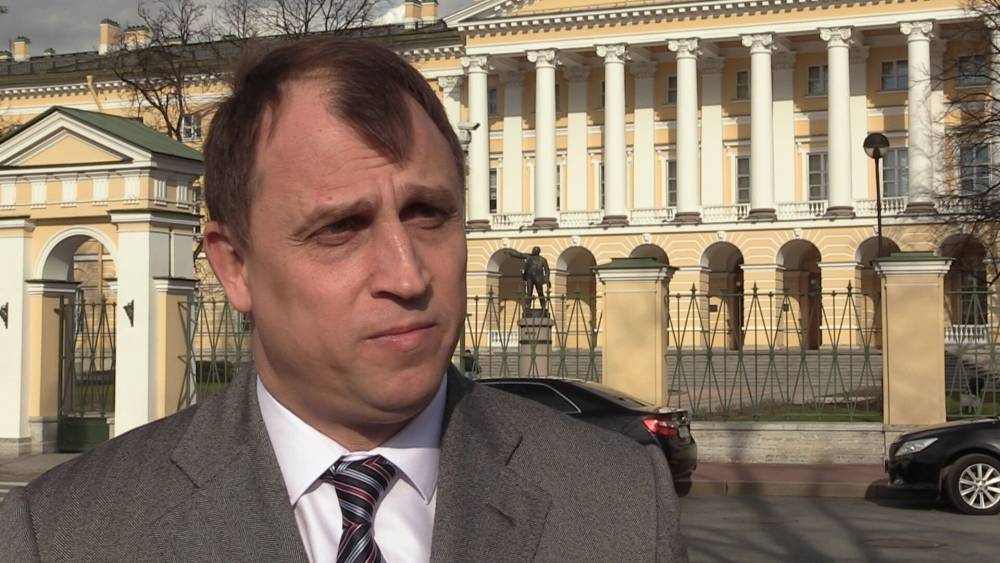 Депутат Госдумы Сергей Вострецов призвал петербуржцев не нарушать самоизоляцию.