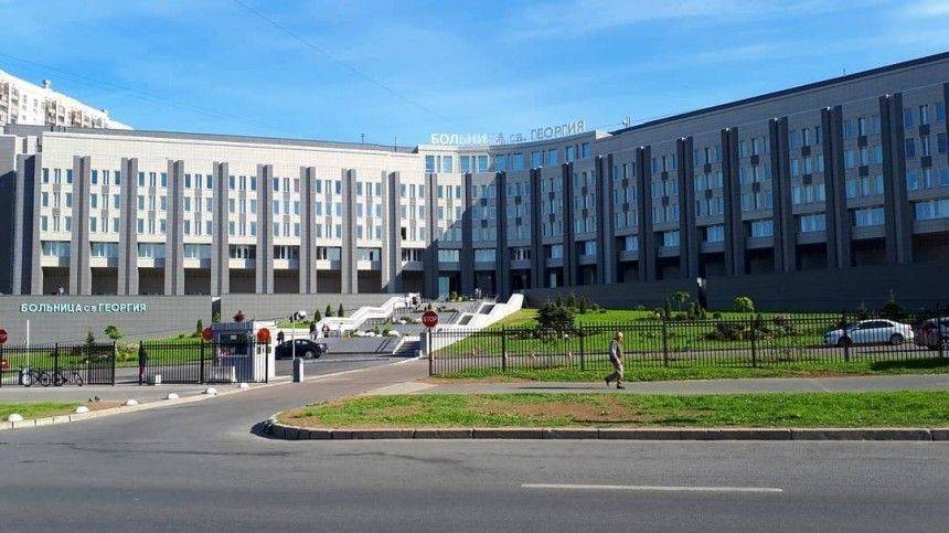 Больница Святого Георгия в Петербурге получила в дар более пяти тысяч спецкостюмов и респираторов