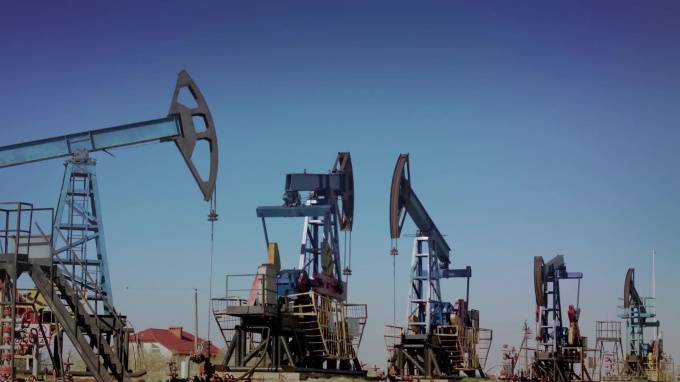 Цена нефти Brent опустилась ниже $18 за баррель