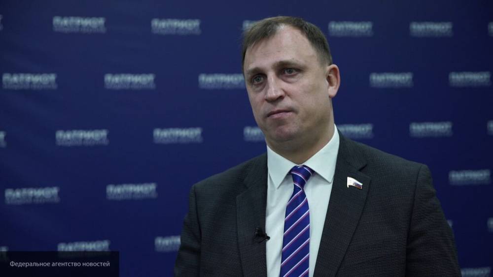 Депутат Госдумы призвал жителей Петербурга соблюдать режим самоизоляции
