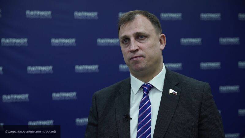 Депутат Госдумы призвал петербуржцев оставаться дома, несмотря на теплые дни
