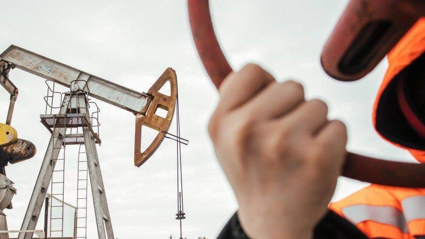 Цены на нефть возобновили падение. В чем смысл игры на понижение?