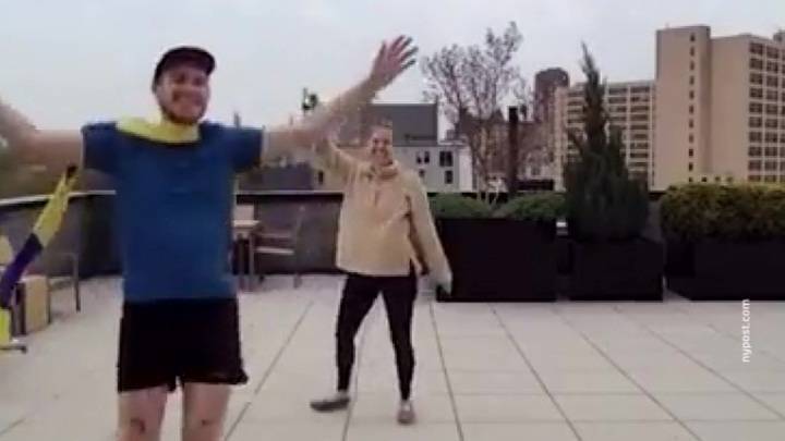 Бостонский марафон жив! Энтузиаст из США пробежал легендарную дистанцию по крыше своего дома