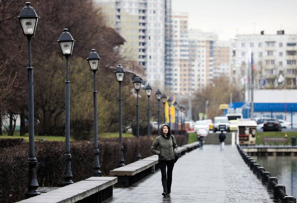«Не по сезону холодную» погоду спрогнозировали в Москве