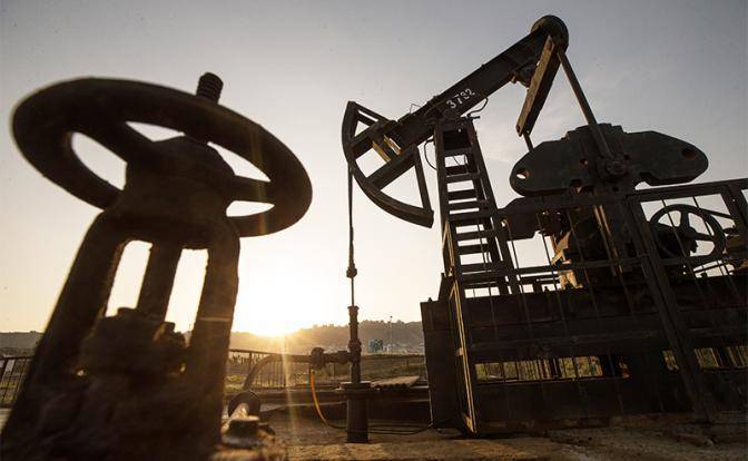 Нефтяной шок: Саудовские шейхи продолжают добивать Россию, выдавливая с рынка