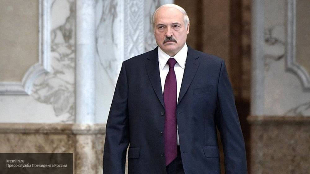 Лукашенко призвал белорусов доверять официальной информации о COVID-19