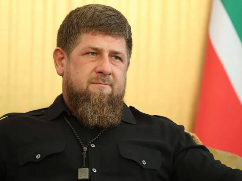 Кадыров побрился налысо после просьб открыть парикмахерские