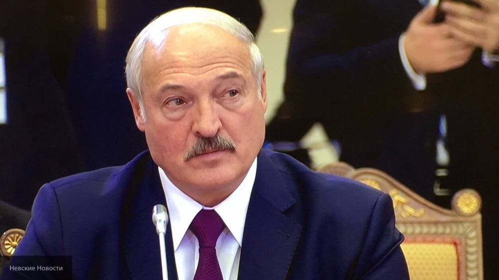 Лукашенко призвал белорусов доверять данным властей о распространении COVID-19