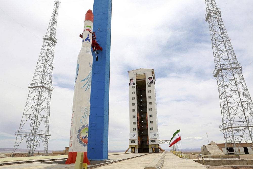 Иран сообщил о запуске своего первого военного спутника